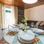 Picoas Artistic Flat Apartman